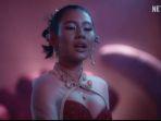 cuplikan-adegan-dear-david-netflix-2.jpg