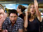 cuplikan-adegan-film-the-bounty-hunter-2.jpg