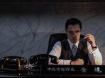 cuplikan-film-korea-the-man-standing-next-33.jpg