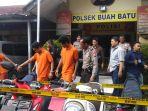 curanmor-buah-batu.jpg