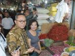 curhat-pedagang-ke-zulkifli-hasan-daya-beli-turun-garam-kosong_20170807_203412.jpg