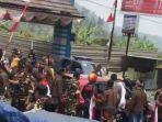 curi-kepala-patung.jpg