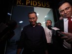 dahlan-iskan-diperiksa-kejati-jakarta_20150616_191043.jpg