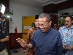 dahlan-iskan-diperiksa-kejati-jatim_20161025_122047.jpg