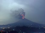 dahsyatnya-letusan-gunung-agung-bali_20171127_225616.jpg