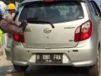 daihatsu-ayla-susah-nanjak-meski-sudah-didorong_20180611_133422.jpg