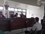 dakwa-rinox-lewi-wattimena-di-pn-semarang-senin-2592017-tanpa-kehadiran-saksi_20170925_171810.jpg