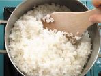 dalam-satu-mangkuk-kecil-nasi-berukuran-200-gram-kira-kira-terdapat-80-gram-karbohidrat_20180316_100104.jpg