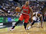 damian-lillard-kelley-cox_20150209_121952.jpg