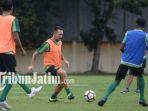 damian-lizio-mengikuti-latihan-tim-persebaya.jpg