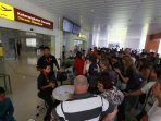 dampak-erupsi-gunung-barujari-di-bandara-ngurah-rai_20151104_232526.jpg