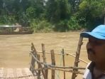 dampak-jembatan-ngadi-putus-berkah-bagi-pemilik-perahu-tambang-sungai-brantas_20170302_175119.jpg