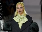 dandanan-nyentrik-lady-gaga_20160224_121802.jpg