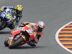 dani-pedrosa-overtaking-valentino-rossi_20150713_171025.jpg
