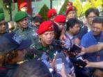 danjen-kopassus-imunisasi-ulang-anak-prajurit_20160718_092335.jpg