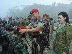danjen-kopassus-mayjen-tni-i-nyoman-cantiasa-menutup-s.jpg