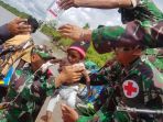 dantimkes-tni-lakukan-penjemputan-pasien-gizi-buruk-di-asmat_20180210_102703.jpg