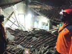 dapur-hancur-oleh-gempa.jpg