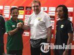 dari-kiri-kanan-pemain-persebaya-surabaya-ruben-sanadi.jpg