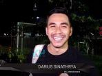 darius-sinathrya-saat-ditemui-oleh-awak-media.jpg
