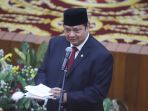 darmin-dan-airlangga-hartarto-sertijab-menko-perekonomian_20191023_232021.jpg