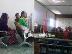 darmiwati-saat-menunggu-anaknya-yang-disidang-di-pn-bengkalis.jpg