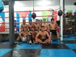 daud-cino-yordan-saat-beristirahat-bersama-petinju-petinju-muda_20161002_215205.jpg