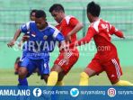 daud-irfan-kararbo-striker-arema-indonesia_20170512_110930.jpg