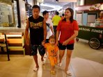 daud-yordan-bersantai-dengan-keluarga-sebelum-bertarung_20160201_224422.jpg