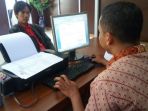 david-rian-saat-mengadu-ke-spkt-polresta-palembang_20171102_102602.jpg
