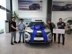 dealer-hyundai-andalan-motor-menyerahkan-dua-unit-hyundai-creta.jpg