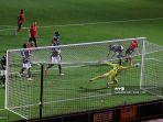 dean-henderson-di-laga-luton-town-vs-manchester-united.jpg