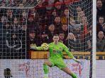 dean-henderson-tepis-penalti-gabriel-jesus.jpg
