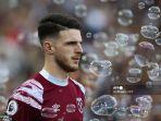 declan-rice-bersiap-masuk-lapangan-sebelum-pertandingan-sepak-bola.jpg