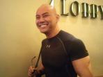 deddy-corbuzier-nyengir-tertawa-senyum_20160210_192616.jpg
