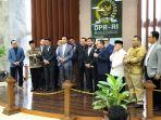 delapan-fraksi-dpr-ri-desak-mk.jpg