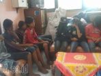 delapan-remaja-yang-diduga-sedang-berbuat-mesum-dan-pesta-minuman-keras-miras_20171031_130225.jpg