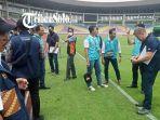 delegasi-fifa-mengecek-kesiapan-stadion-manahan-solo-yang-bakal-digunakan-untuk-piala-dunia-u-20.jpg