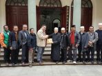 delegasi-pwi-bersama-imam-musa-jin_20161201_220201.jpg