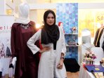 delia-septianti-hadiri-pameran-hijab_20160921_203834.jpg