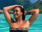 demi-lovato-saat-liburan-di-bora-bora.jpg