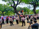 demo-buruh-di-balai-kota-1.jpg