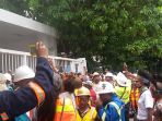 demo-buruh-freeport_20170307_145202.jpg