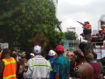 demo-buruh-freeport_20170307_145551.jpg