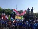 demo-buruh-grahadi2_20141119_142158.jpg