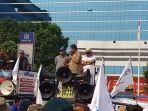 demo-buruh-nihye8.jpg