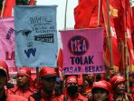 demo-buruh-peringati-may-day_20150501_194907.jpg