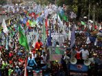 demo-buruh-tuntut-perbaikan-ekonomi-indonesia_20150901_165902.jpg