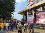 demo-desak-harun-masiku-ditangkap.jpg