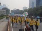 Tembus Blokade, Ratusan Mahasiswa Long March dari Semanggi ke Bundaran HI